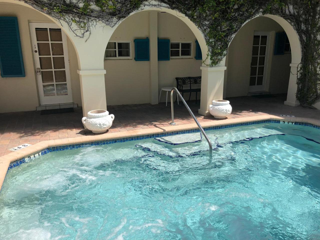 Courtyard Villa Hotel Fort Lauderdale Exterior photo